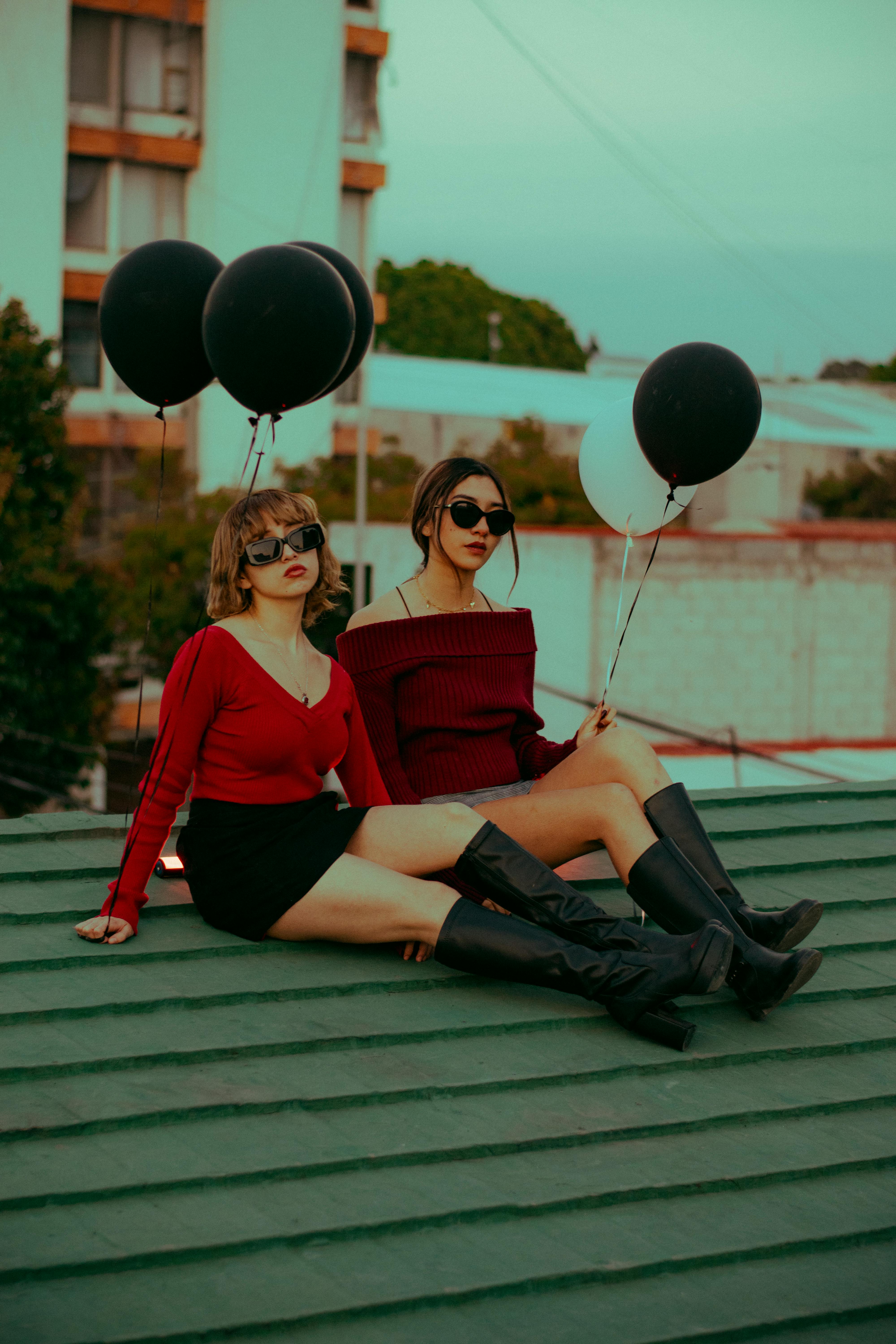 国产剧推荐封面插图：人物肖像与氛围